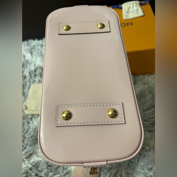 ****** SOLD ****** Louis Vuitton Vernis Rose Ballerine Alma
BB - Picture 10 of 13